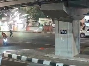 Geng Motor Bacok-Busur Remaja Usai Tawuran Depan Mie Gacoan Makassar