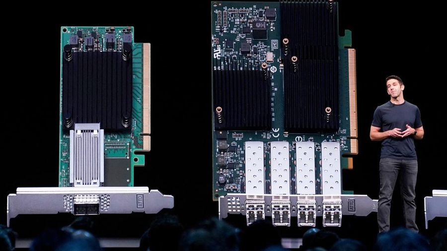 John Ternus, Wakil Presiden Teknik Perangkat Keras Apple, berbicara tentang Mac Pro baru selama Konferensi Pengembang Sedunia tahunan Apple di San Jose, California, AS. (REUTERS/Mason Trinca)