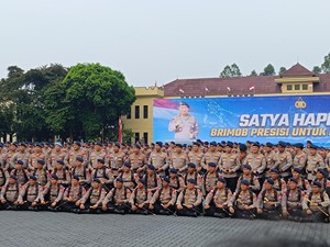 Kapolri Minta Personel Brimob Selalu Dekat dengan Masyarakat