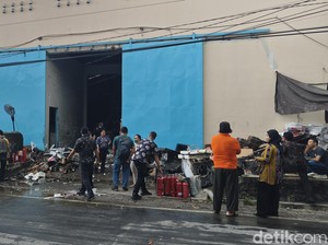 Gudang Mitra10 di Denpasar Terbakar, 8 Mobil Damkar Dikerahkan