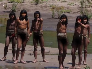 Nyaris Mati Dipanah Suku Primitif Terisolasi di Amazon!