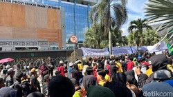 Makin Memanas, Massa Aksi 21 April Padati Kantor Gubernur Kaltim