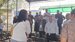 Mendiktisaintek Tinjau UTBK 2026 di UNJ, Semangati Peserta dan Sapa Ortu