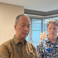 Menteri Perindustrian Agus Gumiwang Kartasasmita dan Gordon Shukwit, Senior Director, Apple Developer Academy, ditemui usai acara pembukaan Apple Developer Institute di Autograph Tower, Jakarta, Selasa (21/4/2026). (CNBC Indonesia/Intan Rakhmayanti D