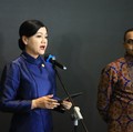 Ketua Dewan Komisioner OJK, Friderica Widyasari Dewi bersama dengan Kepala Eksekutif Pasar Modal, Keuangan Derivatif dan Bursa Karbon OJK, Hasan Fawzi.