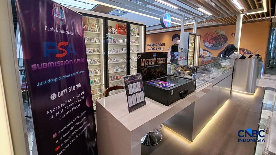 Penjualan kartu Pokemon pada toko ONcards di Mal Agora, Jakarta, Selasa (21/4/2026).