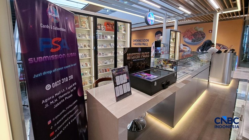 Penjualan kartu Pokemon pada toko ONcards di Mal Agora, Jakarta, Selasa (21/4/2026).