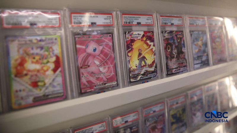 Penjualan kartu Pokemon pada toko ONcards di Mal Agora, Jakarta, Selasa (21/4/2026). (CNBC Indonesia/Faisal Rahman)