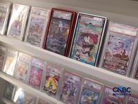 Penjualan kartu Pokemon pada toko ONcards di Mal Agora, Jakarta, Selasa (21/4/2026). (CNBC Indonesia/Faisal Rahman)