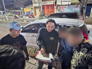 Karyawan Koperasi di Gresik Dikeroyok hingga Ditusuk Pisau Kacab dkk