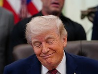 Presiden AS Donald Trump memperpanjang gencatan senjata antara Amerika Serikat dengan Iran.