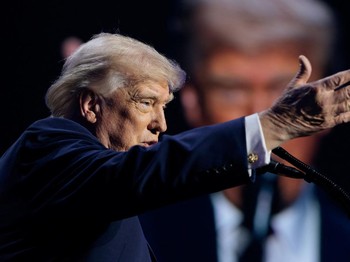 Profil Trump saat berpidato. (REUTERS/Evan Vucci)