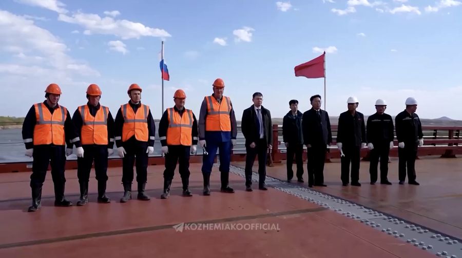 Rusia dan Korea Utara merampungkan pembangunan jembatan jalan raya yang menghubungkan kedua negara di atas Sungai Tumen pada Selasa (21/4/2026).
