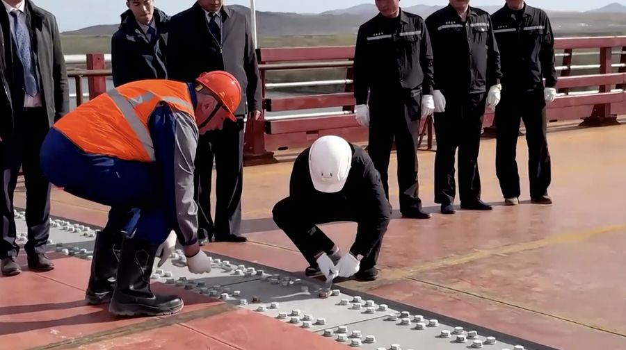 Rusia dan Korea Utara merampungkan pembangunan jembatan jalan raya yang menghubungkan kedua negara di atas Sungai Tumen pada Selasa (21/4/2026).