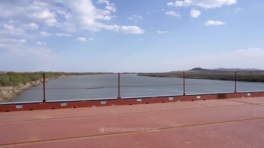 Rusia dan Korea Utara merampungkan pembangunan jembatan jalan raya yang menghubungkan kedua negara di atas Sungai Tumen pada Selasa (21/4/2026).