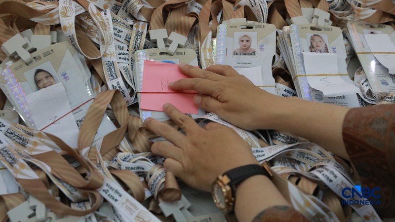 Sebanyak 393 jemaah haji kloter pertama embarkasi Jakarta mulai tiba di Asrama Haji Pondok Gede hari ini., Jakarta Timur, sejak Selasa (21/4/2026) pagi. (CNBC Indonesia/Muhammad Sabki)