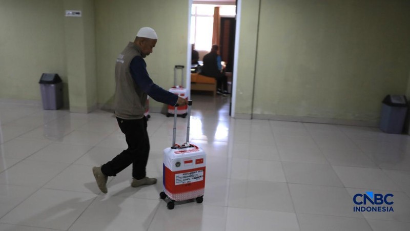 Sebanyak 393 jemaah haji kloter pertama embarkasi Jakarta mulai tiba di Asrama Haji Pondok Gede hari ini., Jakarta Timur, sejak Selasa (21/4/2026) pagi.