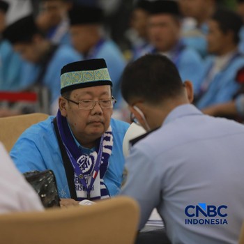 Sebanyak 393 jemaah haji kloter pertama embarkasi Jakarta mulai tiba di Asrama Haji Pondok Gede hari ini., Jakarta Timur, sejak Selasa (21/4/2026) pagi. (CNBC Indonesia/Muhammad Sabki)
