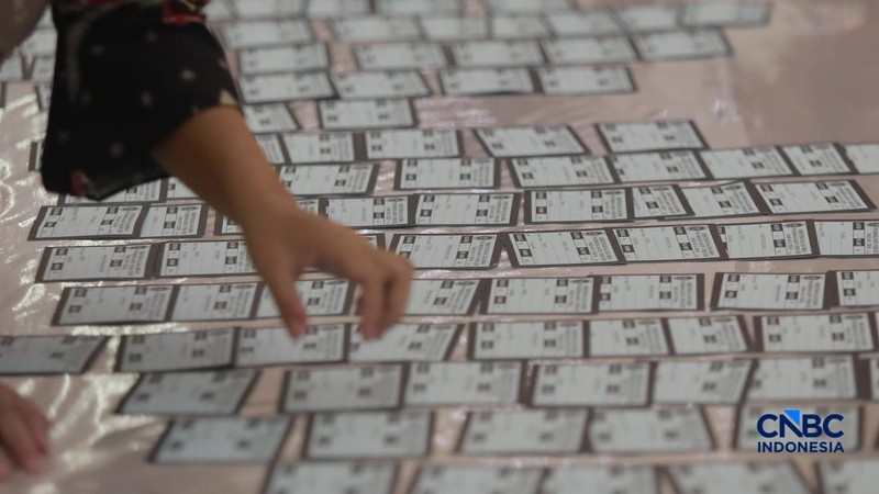 Sebanyak 393 jemaah haji kloter pertama embarkasi Jakarta mulai tiba di Asrama Haji Pondok Gede hari ini., Jakarta Timur, sejak Selasa (21/4/2026) pagi.