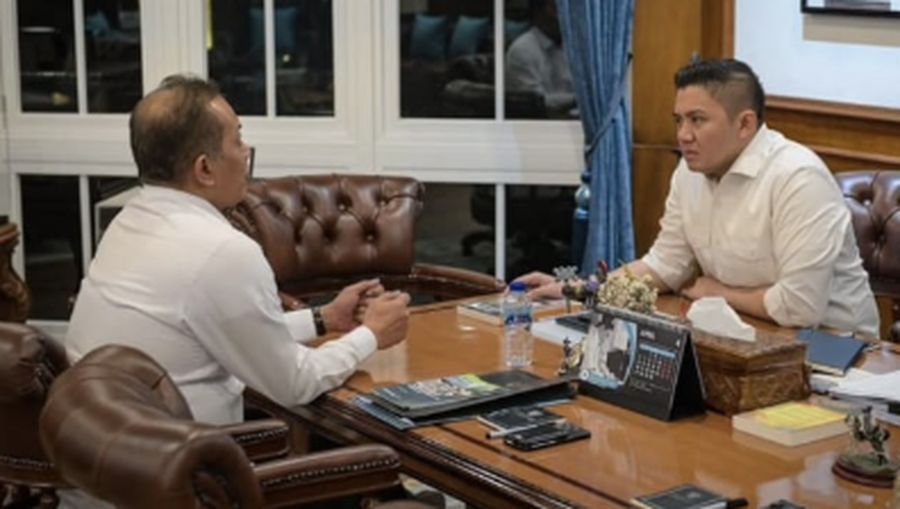 Sekretaris Kabinet (Seskab) Teddy Indra Wijaya menerima Menteri Ferry Juliantono di Jakarta, Senin (20/4/2026). (Tangkapan layar IG)