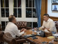 Sekretaris Kabinet (Seskab) Teddy Indra Wijaya menerima Menteri Ferry Juliantono di Jakarta, Senin (20/4/2026). (Tangkapan layar IG)