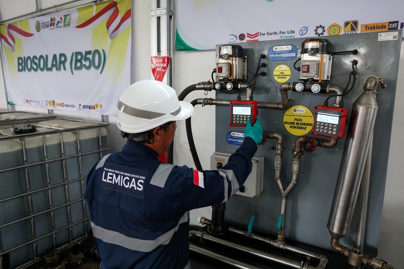 Uji kandungan campuran bahan bakar B50, di Wisma Balitsa, Lembang, Jawa Barat. Selasa (21/4/2026). (CNBC Indonesia/Firda Dwi Muliawati)