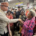 Wakil Presiden Gibran Rakabuming merayakan Hari Kartini bersama mama-mama Papua di Sorong, Papua Barat, Selasa (21/4/2026). (CNBC Indonesia/Halimatus Sa’diyah)