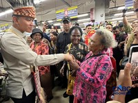 Wakil Presiden Gibran Rakabuming merayakan Hari Kartini bersama mama-mama Papua di Sorong, Papua Barat, Selasa (21/4/2026). (CNBC Indonesia/Halimatus Sa’diyah)