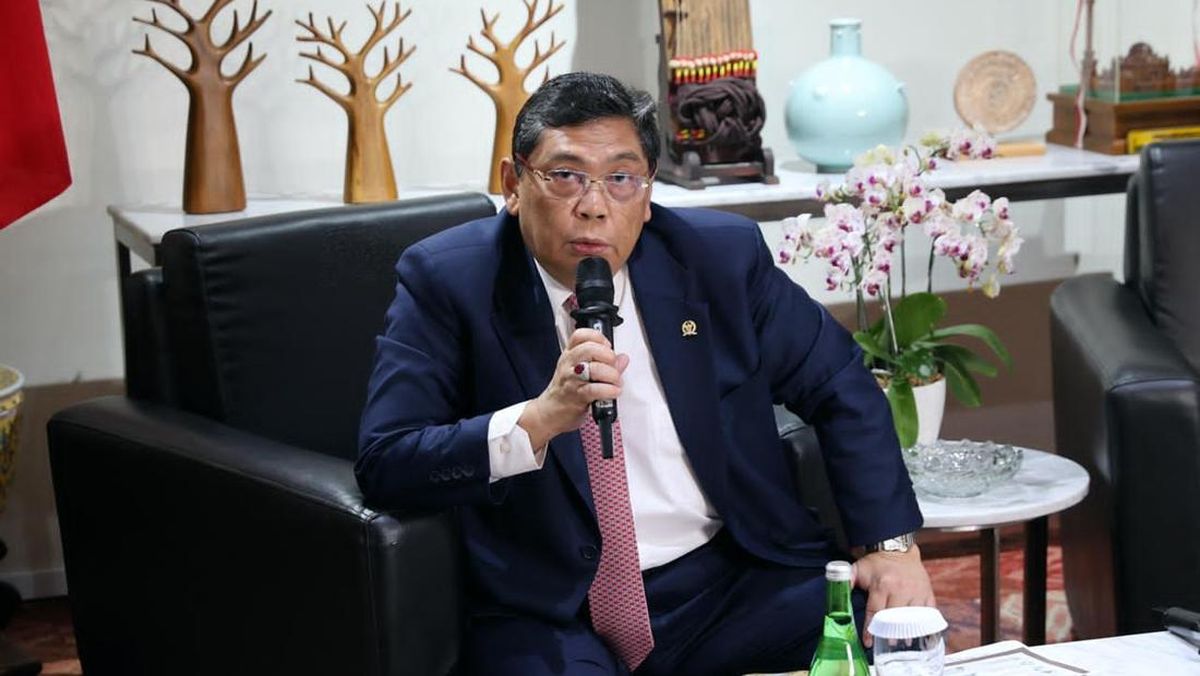 Polemik Ijazah Gibran, F-PDIP DPR Mau Ngobrol Dulu dengan Puan dan Hasto — NadiKabar.com