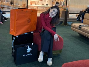 Selebgram Baiq Risma Curi Atensi Gegara Konten Belanja Barang Branded