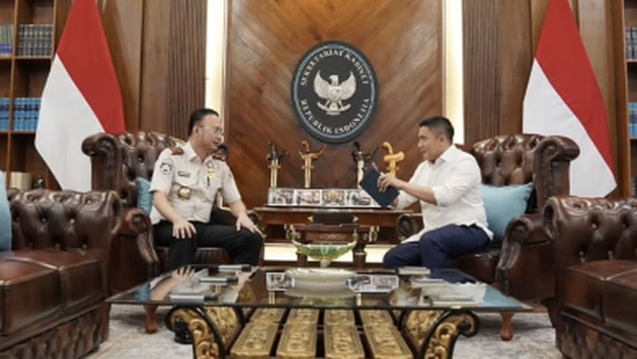 Direktur Jenderal Imigrasi Hendarsam Marantoko bertemu Sekretaris Kabinet Teddy Indra Wijaya di kantor Sekretariat Kabinet, Selasa (21/4/2026). (Tangkapan layar instagram)