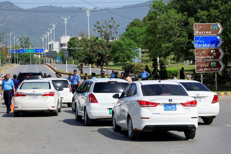 Keamanan di ibu kota Pakistan, Islamabad, meningkat menjelang perundingan damai antara Amerika Serikat (AS) dan Iran dalam beberapa hari mendatang. Pakistan memberlakukan sejumlah pembatasan jelang pertemuan delegasi AS dan Iran. (REUTERS/Akhtar Soomro)