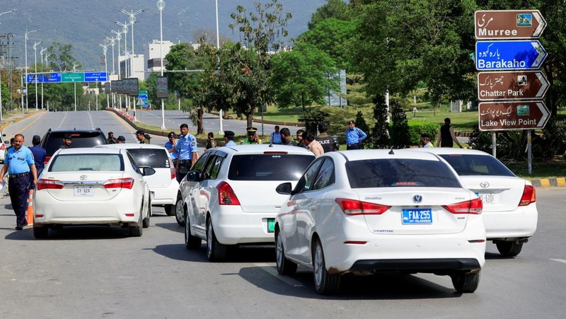 Keamanan di ibu kota Pakistan, Islamabad, meningkat menjelang perundingan damai antara Amerika Serikat (AS) dan Iran dalam beberapa hari mendatang. Pakistan memberlakukan sejumlah pembatasan jelang pertemuan delegasi AS dan Iran. (REUTERS/Akhtar Soom