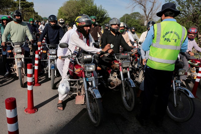 Keamanan di ibu kota Pakistan, Islamabad, meningkat menjelang perundingan damai antara Amerika Serikat (AS) dan Iran dalam beberapa hari mendatang. Pakistan memberlakukan sejumlah pembatasan jelang pertemuan delegasi AS dan Iran. (REUTERS/Akhtar Soomro)