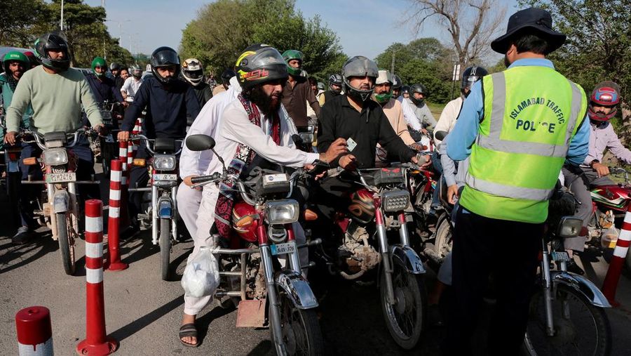 Keamanan di ibu kota Pakistan, Islamabad, meningkat menjelang perundingan damai antara Amerika Serikat (AS) dan Iran dalam beberapa hari mendatang. Pakistan memberlakukan sejumlah pembatasan jelang pertemuan delegasi AS dan Iran. (REUTERS/Akhtar Soom