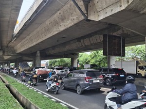 Jalan Sholeh Iskandar Bogor Macet Siang Ini Imbas Pembukaan Mal Baru