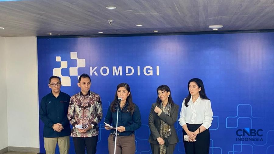 Menteri Komunikasi dan Digital, Meutya Hafid, dalam konferensi pers, Rabu (22/4/2026). (CNBC Indonesia/Novina Putri Bestari)