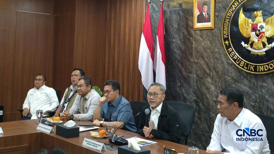 Menteri Koordinator Bidang Pangan Zulkifli Hasan saat konferensi pers i kantornya, Jakarta, Rabu (22/4/2026). (CNBC Indonesia/Martyasari Rizky)