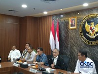 Menteri Koordinator Bidang Pangan Zulkifli Hasan saat konferensi pers i kantornya, Jakarta, Rabu (22/4/2026). (CNBC Indonesia/Martyasari Rizky)