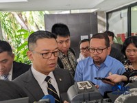 Menteri Luar Negeri Sugiono memberikan keterangan kepada wartawan di Kantor Staf Kepresidenan, Jakarta Pusat, Rabu (22/4/2026). (CNBC Indonesia/Emir Yanwardhana)