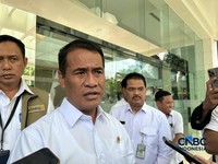 Menteri Pertanian (Mentan) Amran Sulaiman saat ditemui di Kantor Kemenko Pangan, Jakarta, Rabu (22/4/2026). (CNBC Indonesia/Martyasari Rizky)