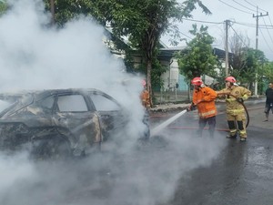 Video Mobil Listrik Hangus Terbakar di Gresik, Diduga Dipicu Overheat