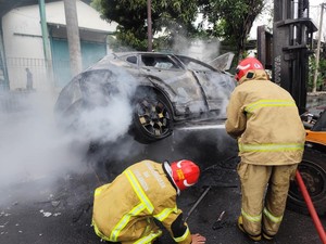 Diduga Overheat, Mobil Listrik Hyundai Kona Terbakar di Gresik