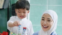 Ini Cara Mulai Kenalkan Buku Sejak Dini, Intip Parenting Ala Nikita Willy
