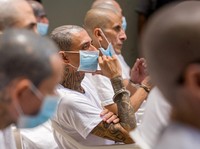 Pengadilan El Salvador mengadili hampir 500 anggota gangster sadis dan brutal Mara Salvatrucha (MS-13) pada Selasa (21/4/2026) atas tuduhan ribuan kasus pembunuhan. (REUTERS/Jose Cabezas)