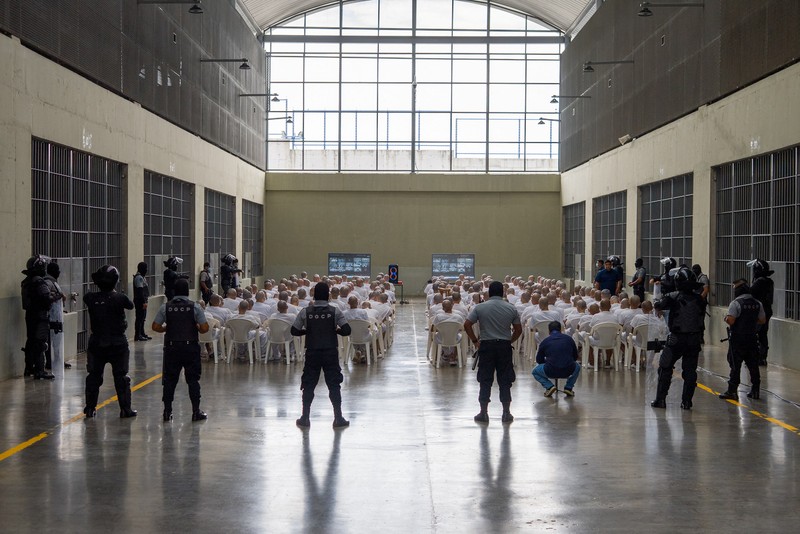 Pengadilan El Salvador mengadili hampir 500 anggota gangster sadis dan brutal Mara Salvatrucha (MS-13) pada Selasa (21/4/2026) atas tuduhan ribuan kasus pembunuhan. (REUTERS/Jose Cabezas)