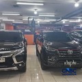 Penjualan mobil bekas Pajero, Fortuner, hingga Innova diesel efek harga solar naik di WTC Mangga Dua, Jakarta, Rabu (22/4/2026). (CNBC Indonesia/Chandra Dwi Pranata)