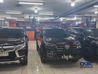 Penjualan mobil bekas Pajero, Fortuner, hingga Innova diesel efek harga solar naik di WTC Mangga Dua, Jakarta, Rabu (22/4/2026). (CNBC Indonesia/Chandra Dwi Pranata)