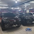 Penjualan mobil bekas Pajero, Fortuner, hingga Innova diesel efek harga solar naik di WTC Mangga Dua, Jakarta, Rabu (22/4/2026). (CNBC Indonesia/Chandra Dwi Pranata)