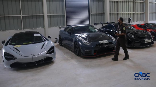 Penampakan Mobil McLaren Hingga Porsche yang Dilelang Kejagung RI